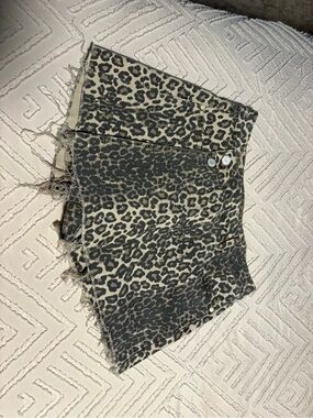 Leopard Print Frayed Hem Women’s Shorts - Beige/Black